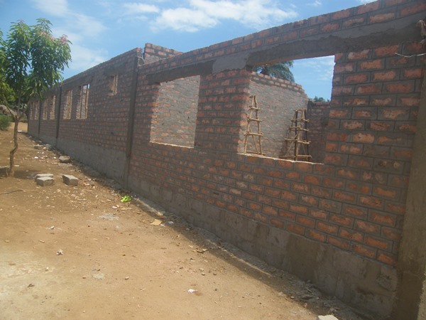 Bau der Schule in Modia